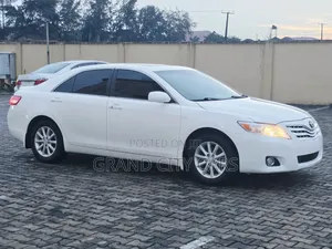 Toyota Camry XLE V6 4dr Sedan (3.5L 6cyl 6AM) 2010 White