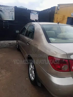 Toyota Corolla CE 2005 Gold