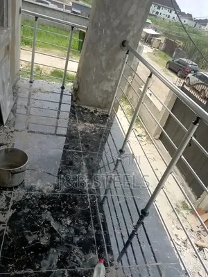 Mixed Aluminum Handrail Design