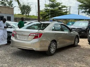 Toyota Camry LE 4dr Sedan (2.5L 4cyl 6A) 2014 Gold