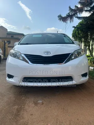Toyota Sienna 2011 White