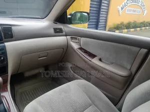 Toyota Corolla CE 2005 Gold