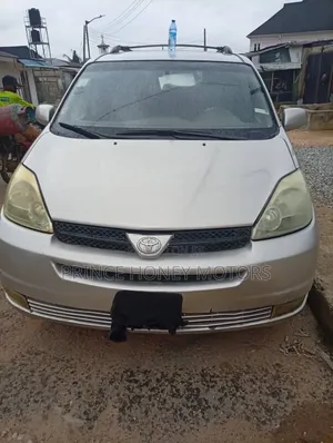 Toyota Sienna 2005 Silver