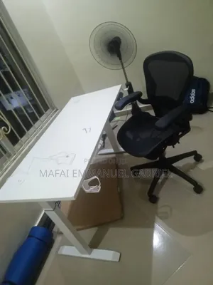 Quality Electric Table