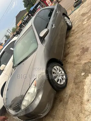 Toyota Camry LE 4dr Sedan (2.4L 4cyl 5A) 2005 Gray