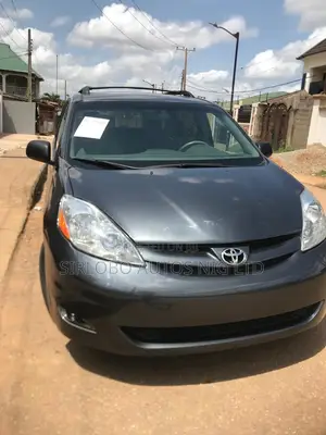Toyota Sienna LE AWD 2006