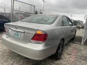 Toyota Camry LE 4dr Sedan (2.4L 4cyl 5A) 2005 Silver