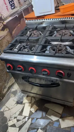 Commercial 4 Burner Gas Cooker With Oven – Fairly Used