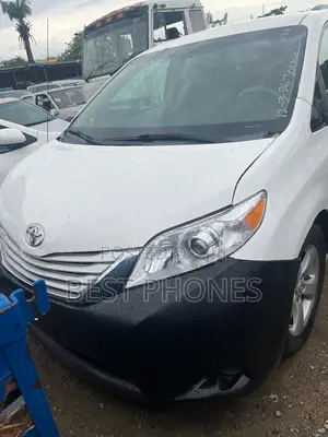 Toyota Sienna 2011 White