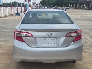 Toyota Camry SE 4dr Sedan (2.5L 4cyl 6A) 2013 Silver