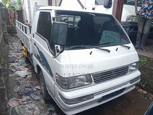 Mitsubishi L300 2005 White