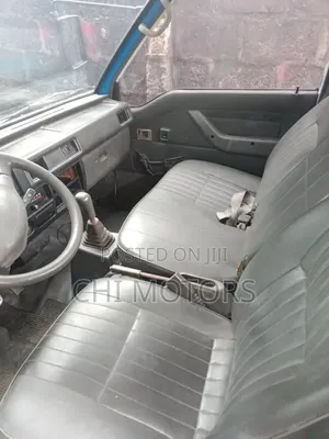Mitsubishi L300 2005 White