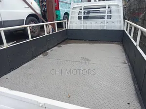 Mitsubishi L300 2005 White