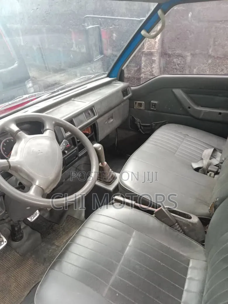 Mitsubishi L300 2005 White