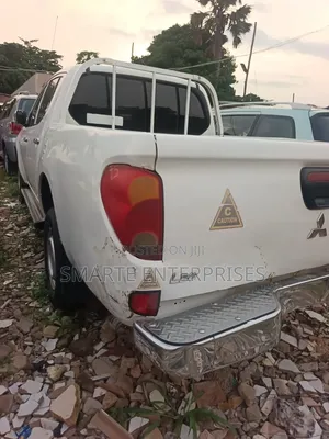 Mitsubishi L200 2012 White