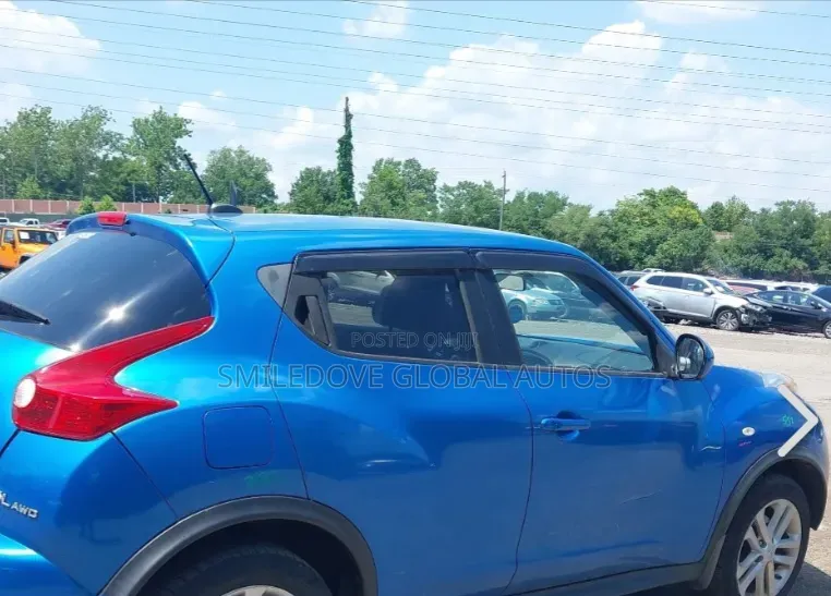 Nissan Juke 2011 Blue