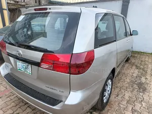 Toyota Sienna 2005 Gold