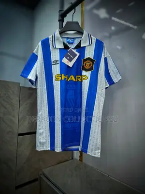 Man United Sharp Retro/Vintage Jersey