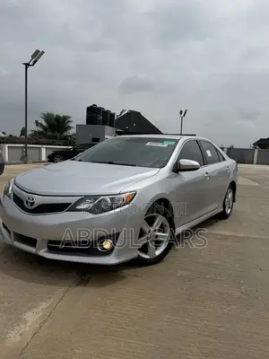 Toyota Camry SE 4dr Sedan (2.5L 4cyl 6A) 2013 Silver