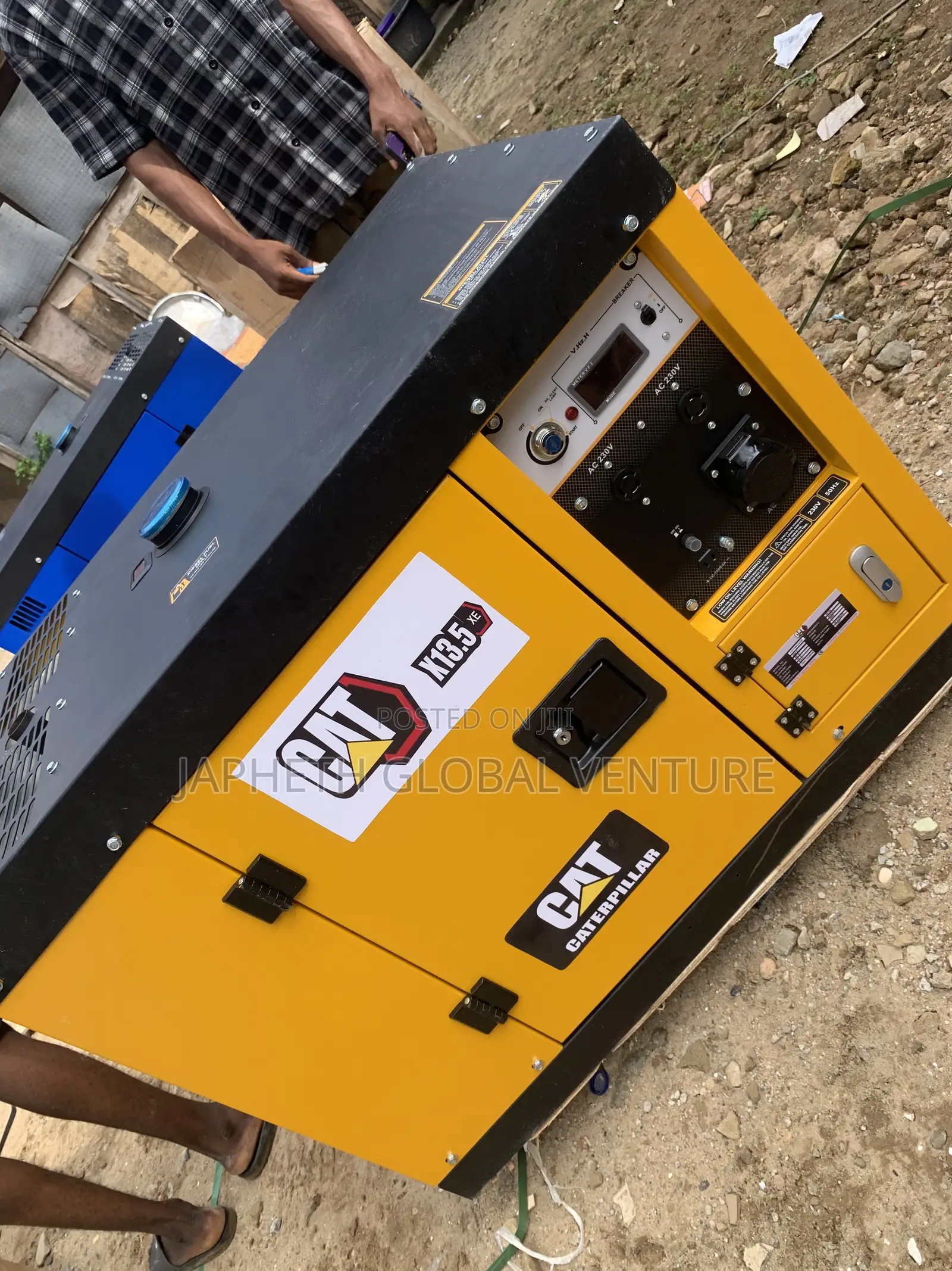 Industrial CAT 13.5kVA Soundproof Generator for Continuous Use