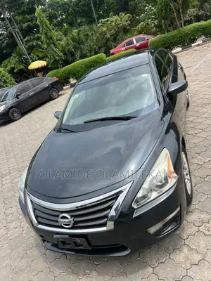 Nissan Altima 2.5 4dr Sedan (2.5L 4cyl CVT) 2014 Gray