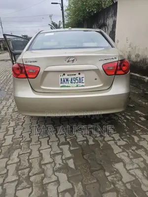 Hyundai Elantra 2009 Gold