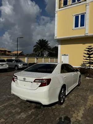 Toyota Camry SE 4dr Sedan (2.5L 4cyl 6A) 2012 White