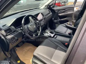 Honda Pilot Touring 8 Passenger AWD 2020 Gray
