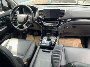 Honda Pilot Touring 8 Passenger AWD 2020 Gray