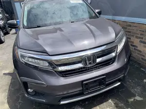 Honda Pilot Touring 8 Passenger AWD 2020 Gray