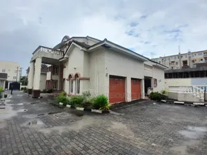 10bdrm House in Oniru, Tiamiyu Savage for rent