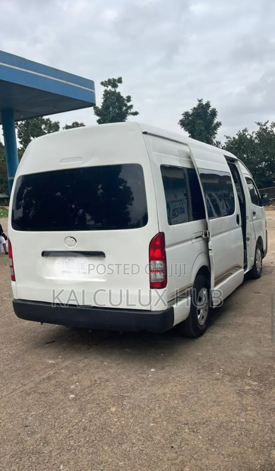 Hummer 3 Bus for Charter