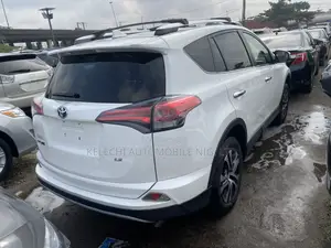 Toyota RAV4 LE FWD (2.5L 4cyl 6A) 2016 White