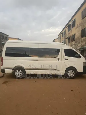 Hummer 3 Bus for Outings