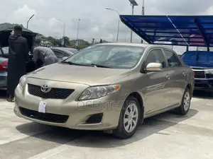 Toyota Corolla LE 4dr Sedan (1.8L 4cyl 4A) 2010 Gold