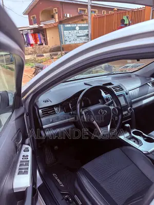 Toyota Camry SE 4dr Sedan (3.5L 6cyl 6A) 2014