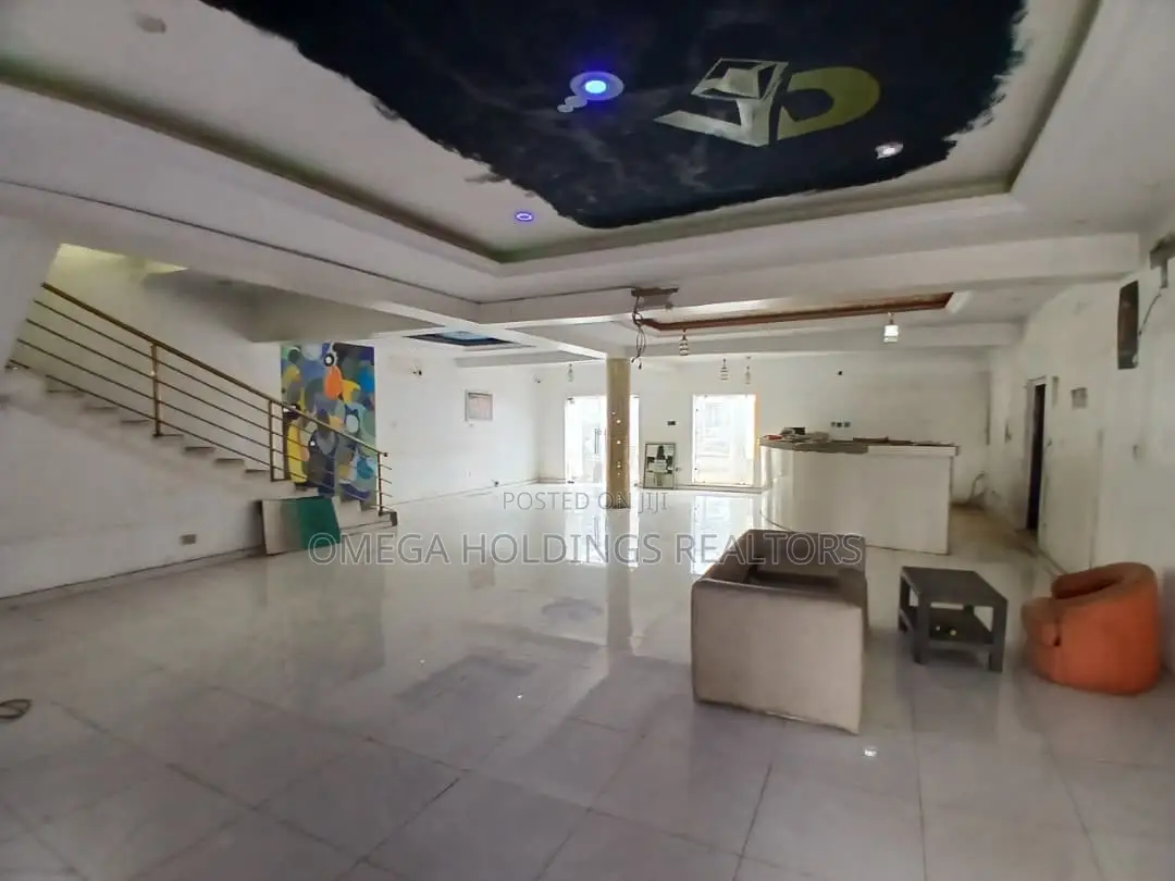 Big Commercial Building for Sale