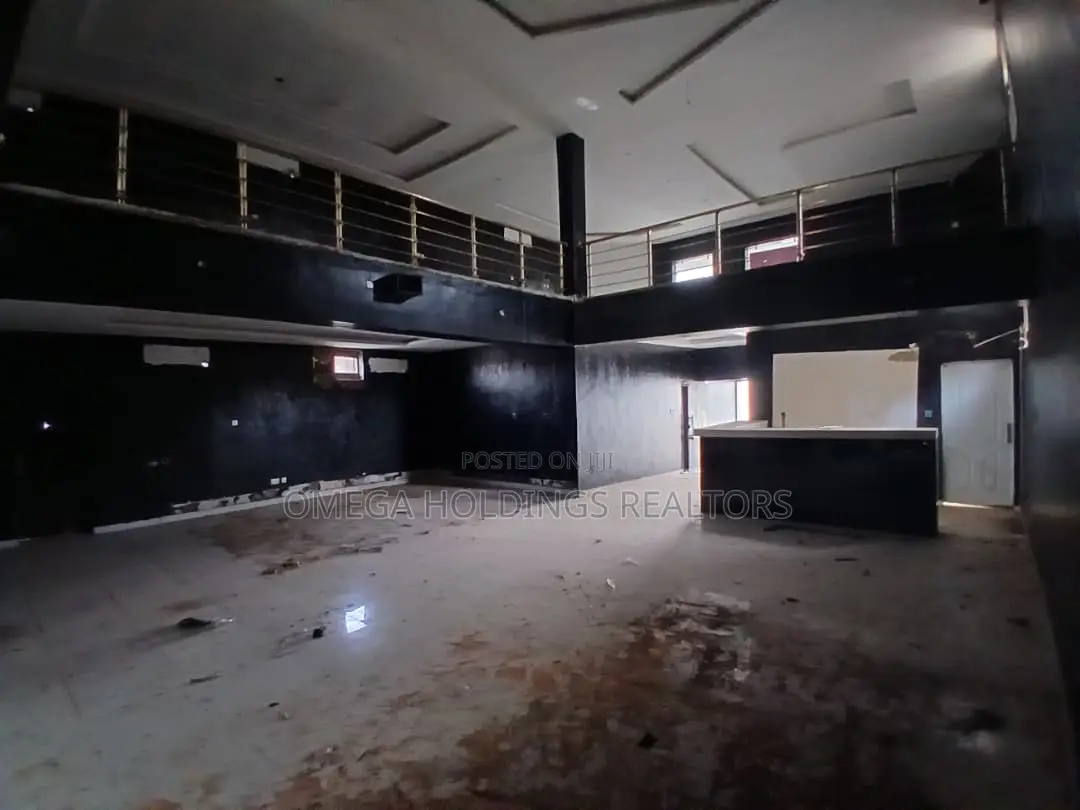 Big Commercial Building for Sale