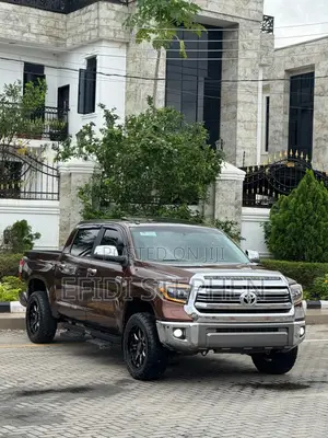 Toyota Tundra 1794 5.7L V8 w/FFV 4x4 CrewMax 5.6 ft. box 145.7 in. WB