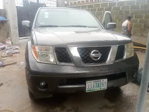 Nissan Pathfinder LE 4x4 2005 Gray