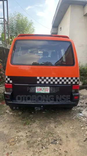 Volkswagen Transporter 2005 Orange