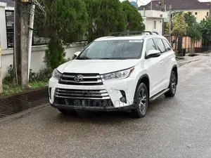 Toyota Highlander XLE 4x4 V6 (3.5L 6cyl 8A) 2018 White