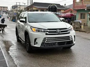 Toyota Highlander XLE 4x4 V6 (3.5L 6cyl 8A) 2018 White