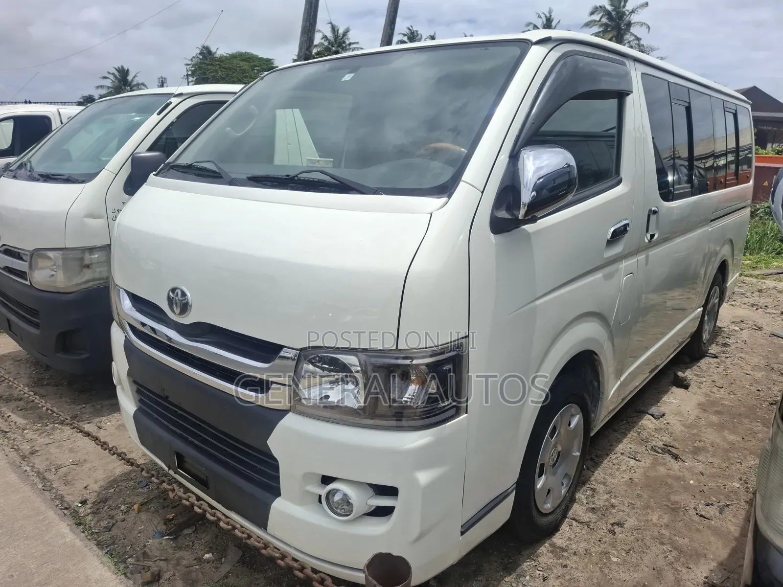 Toyota HiAce 2011 White