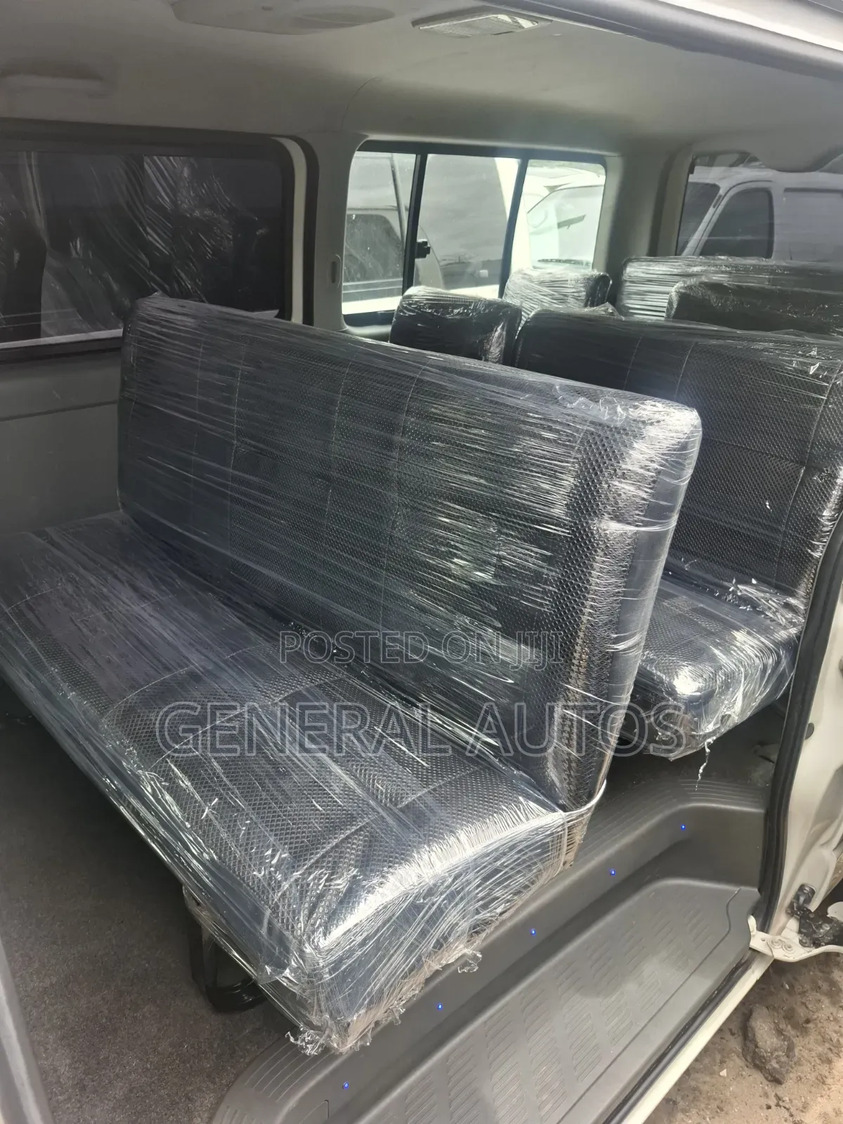 Toyota HiAce 2011 White