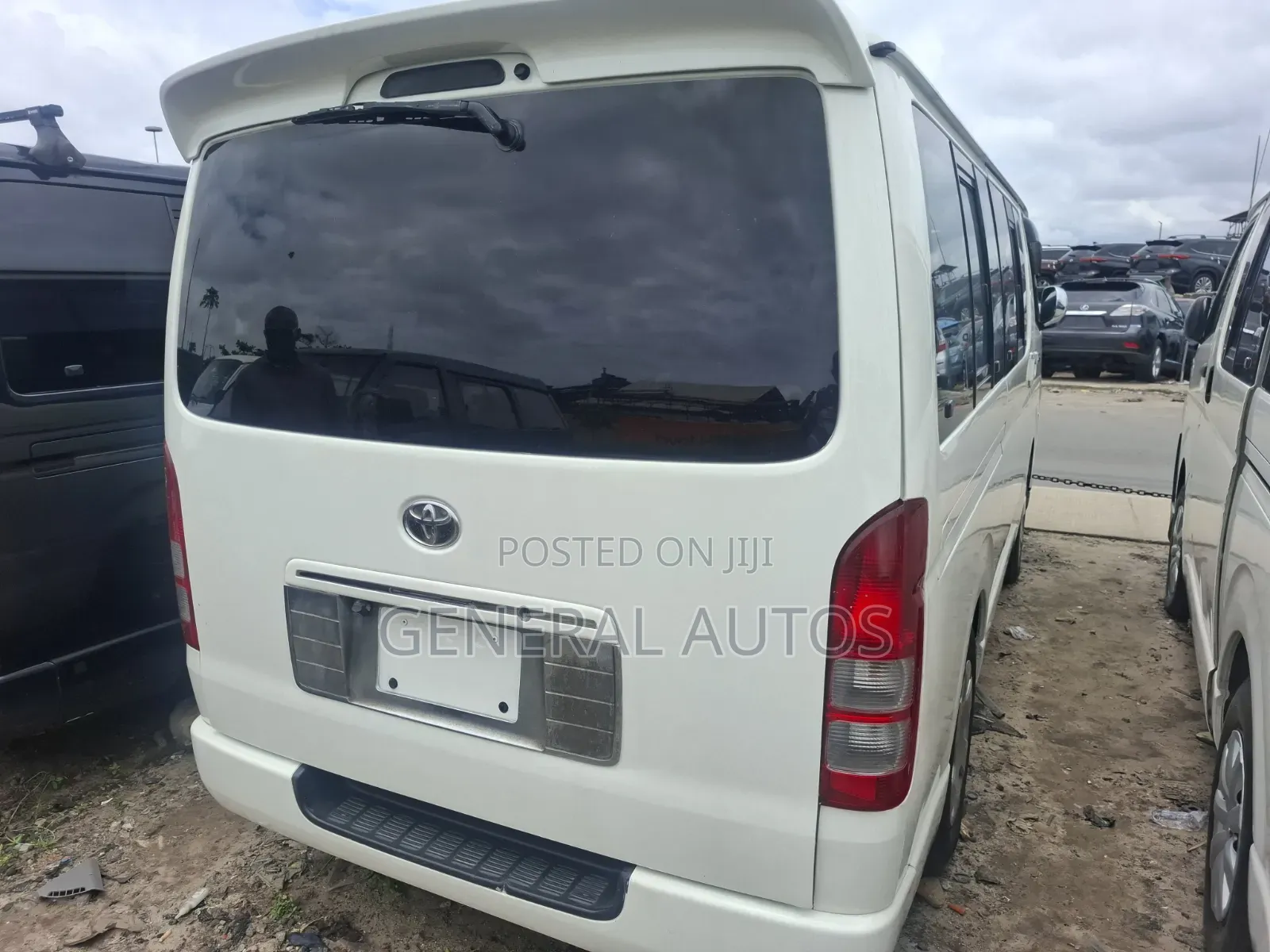 Toyota HiAce 2011 White