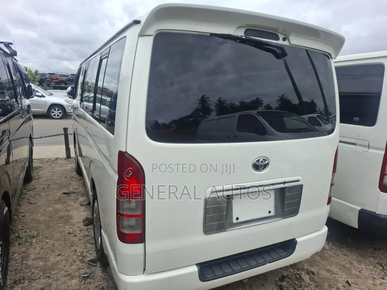 Toyota HiAce 2011 White