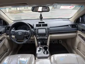 Toyota Camry XLE V6 4dr Sedan (3.5L 6cyl 6A) 2013 Gold