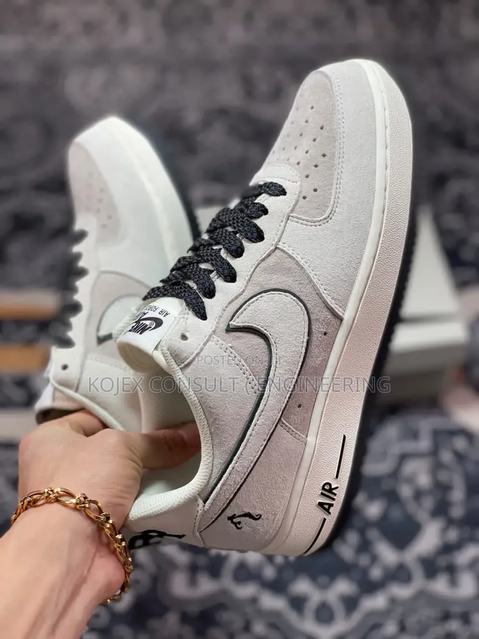 X- Nike Kicks