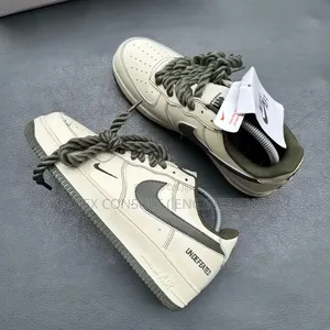 X- Nike Kicks